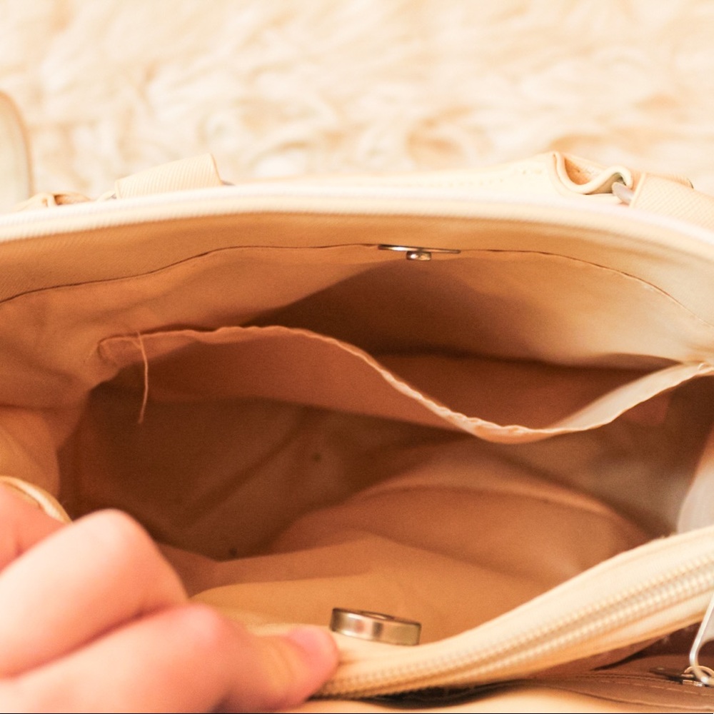 Cream Purse - Picture 4 of 8